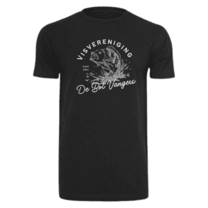 Visvereniging De Botvangers – Sky Fit T-shirt – Zwart | 100% Katoen Zwart Sky Fit T-shirt met opdruk van een vis en de tekst "Visvereniging De Botvangers". Gemaakt van 100% katoen, met een langere pasvorm en een comfortabele, ademende stof.
